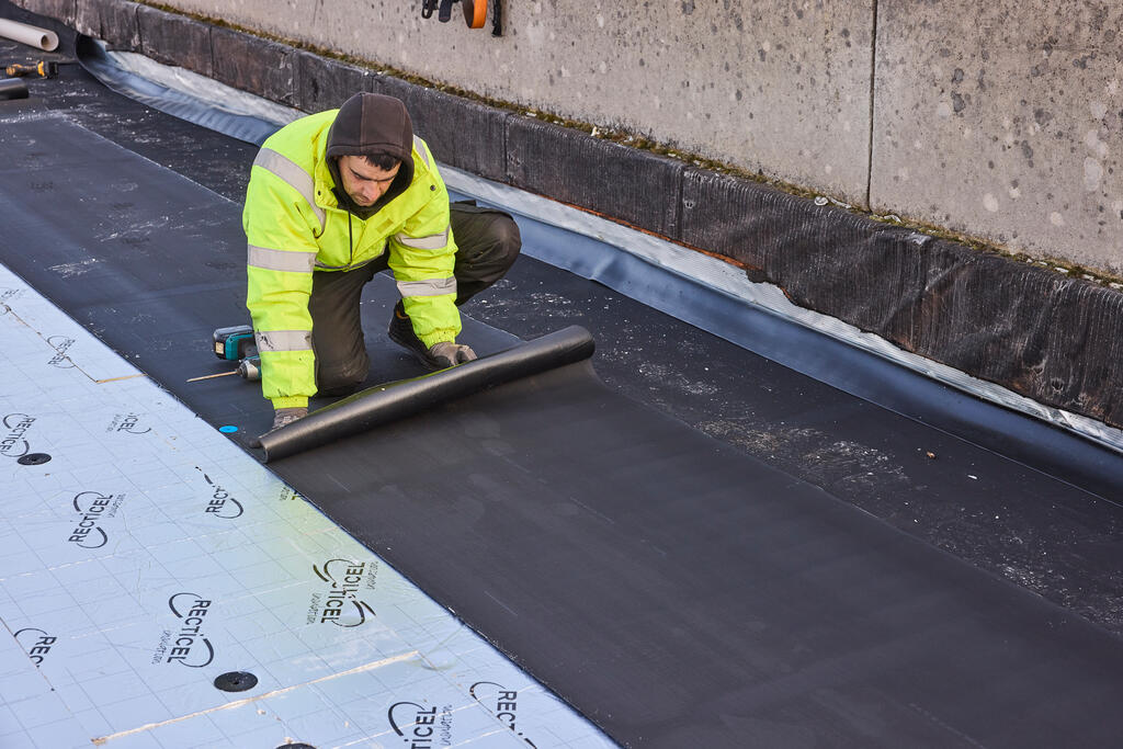 Plastivan, Oostrozebeke (België)_Image8