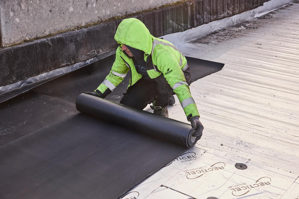 Plastivan, Oostrozebeke (België)_Image9