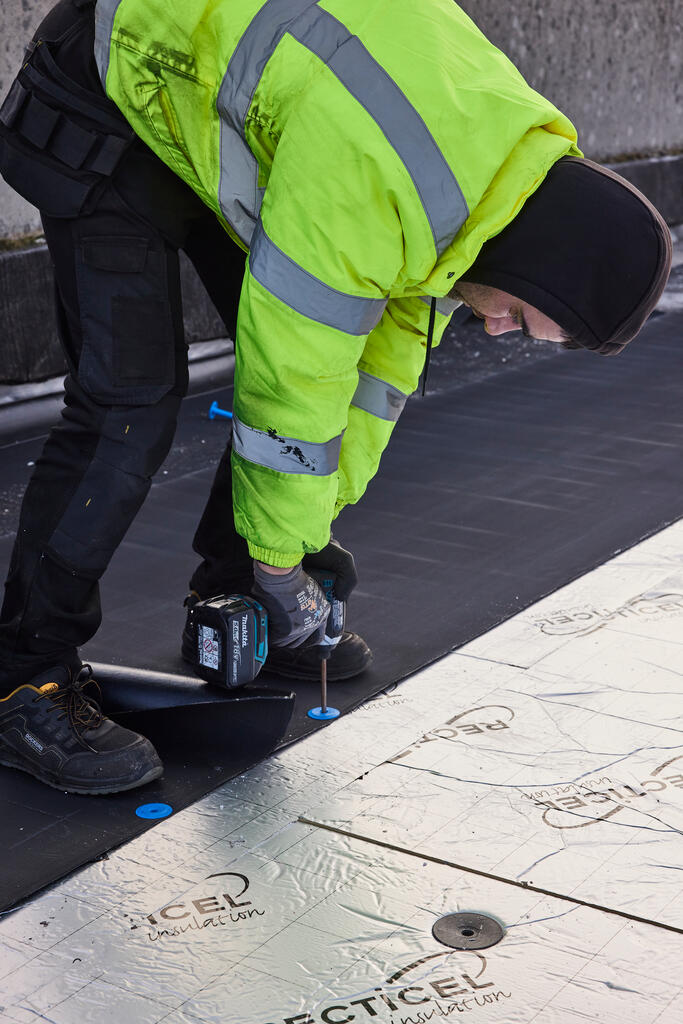 Plastivan, Oostrozebeke (België)_Image10