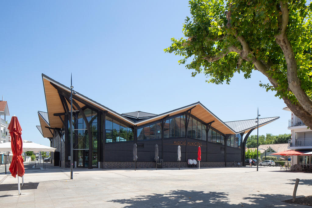 Marché couvert d'Andernos-les-Bains, France_Image2