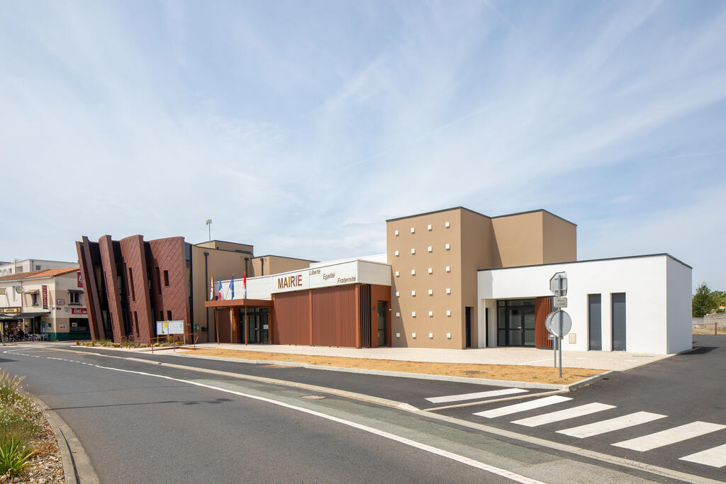 Hôtel de ville, La Ferrière (FRANCE)_Image19
