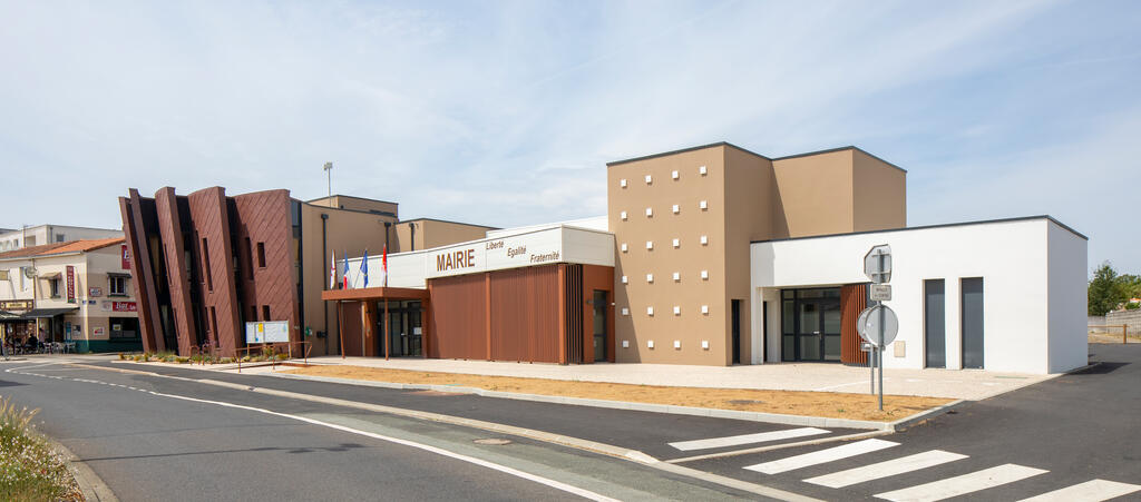 Hôtel de ville, La Ferrière (FRANCE)_Image20